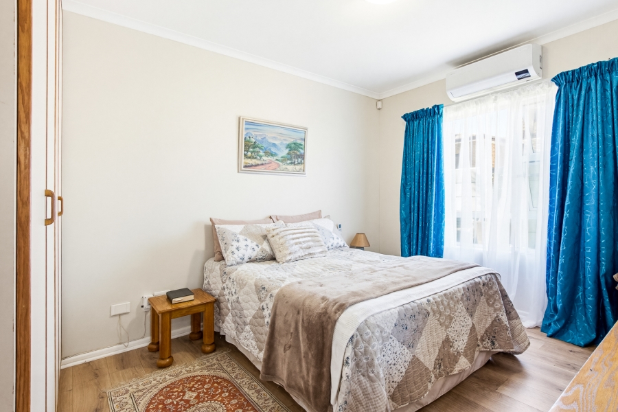 2 Bedroom Property for Sale in The Crest Western Cape